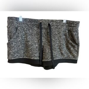 Fabletics Women’s Izzie Short Black Speckle Medium